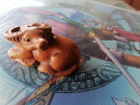 netsuke tallado a mano de Buey - Antiques Bazaar Ensenada