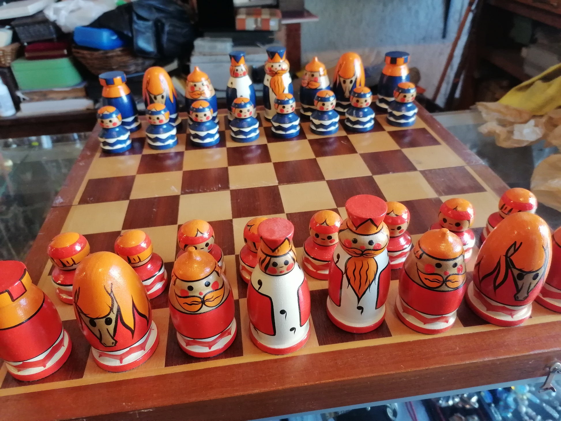 juego de ajedrez soviético pintado a mano - Antiques Bazaar Ensenada