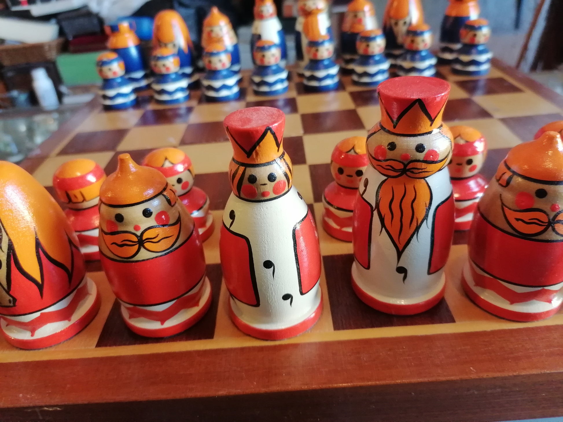 juego de ajedrez soviético pintado a mano - Antiques Bazaar Ensenada