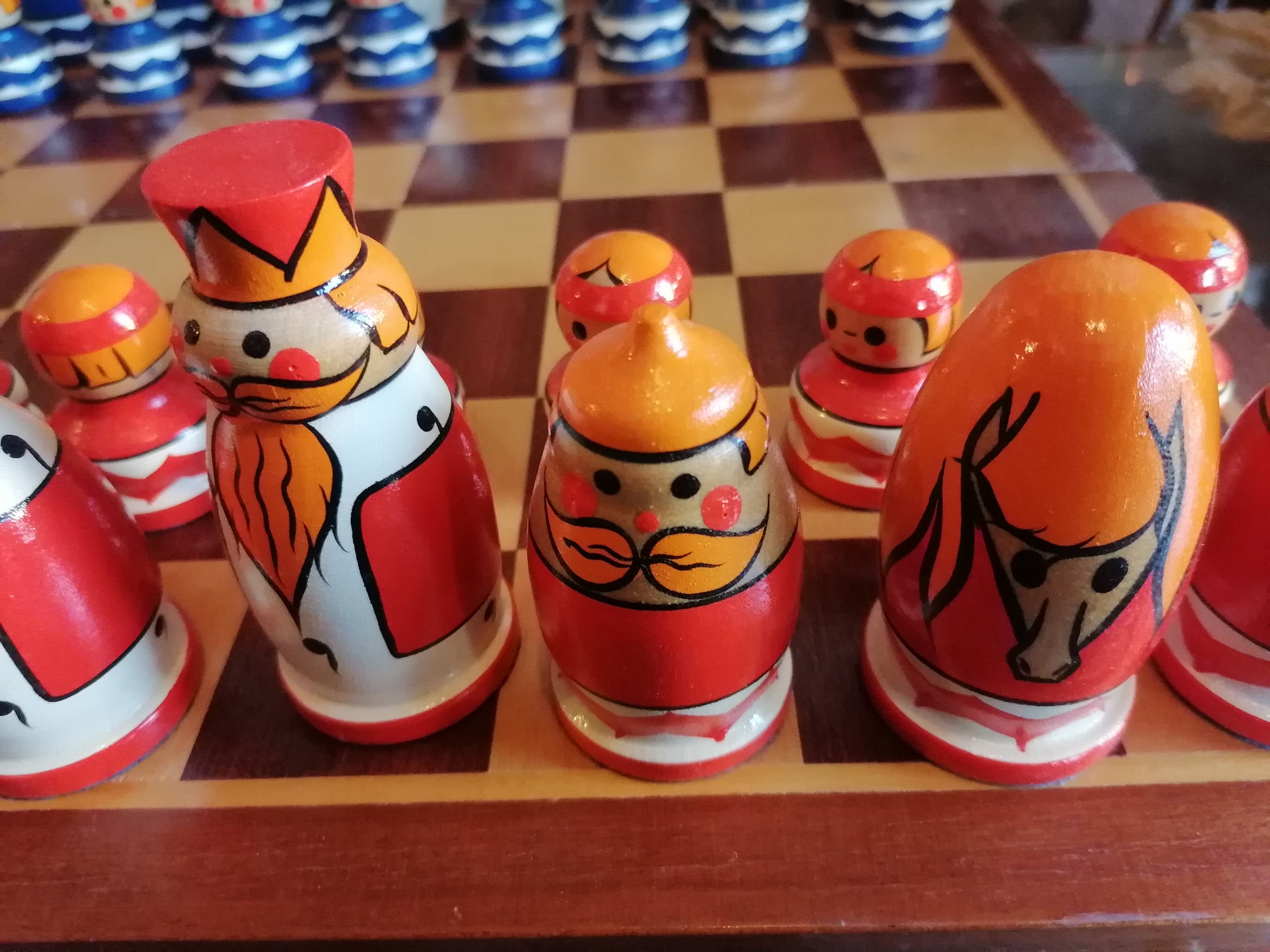 juego de ajedrez soviético pintado a mano - Antiques Bazaar Ensenada