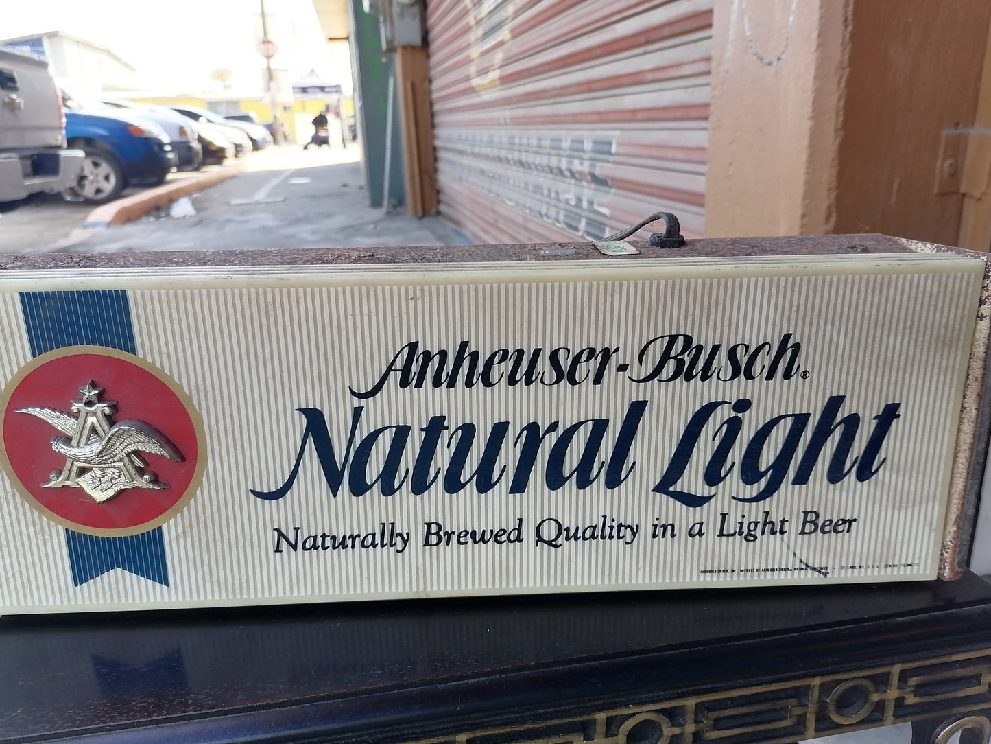 Letrero Vintage de Cerveza Natural Light – Coleccionable Clásico - Antiques Bazaar Ensenada