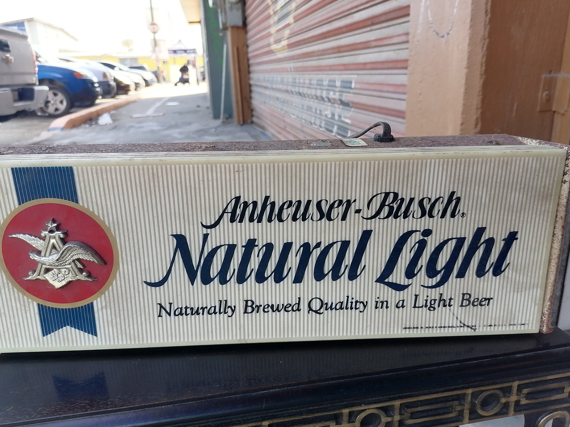 Letrero Vintage de Cerveza Natural Light – Coleccionable Clásico - Antiques Bazaar Ensenada