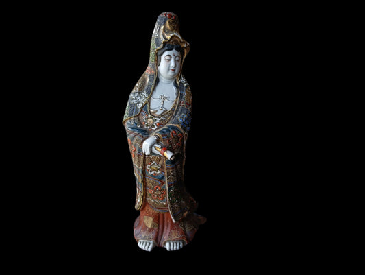 Escultura de Porcelana Satsuma | Arte Japonés Clásico y Elegante