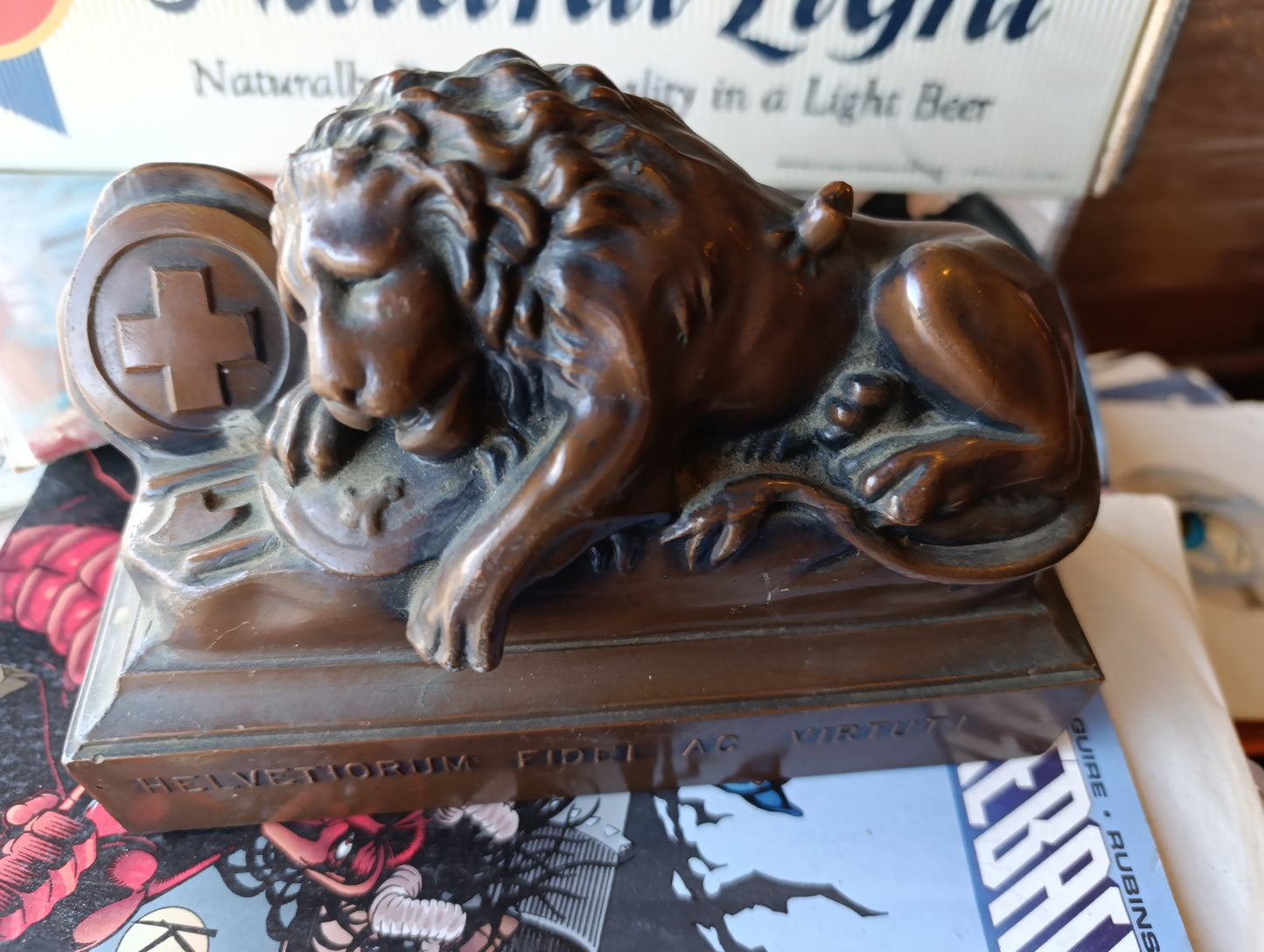 Sujetalibros León de Lucerna | Escultura de Estilo Clásico y Elegante