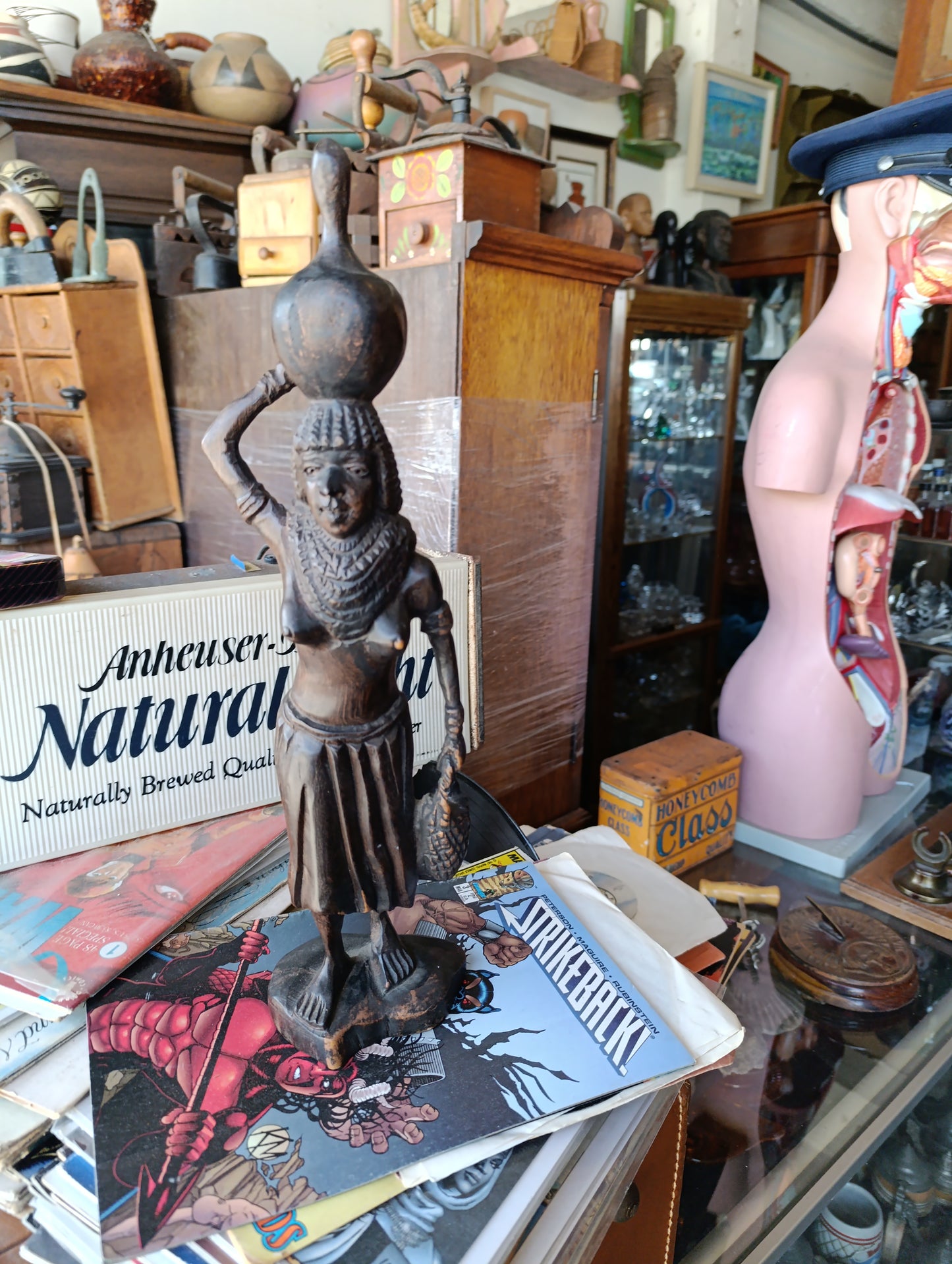 Estatua Africana de Madera | Campesina con Canasto en la Cabeza