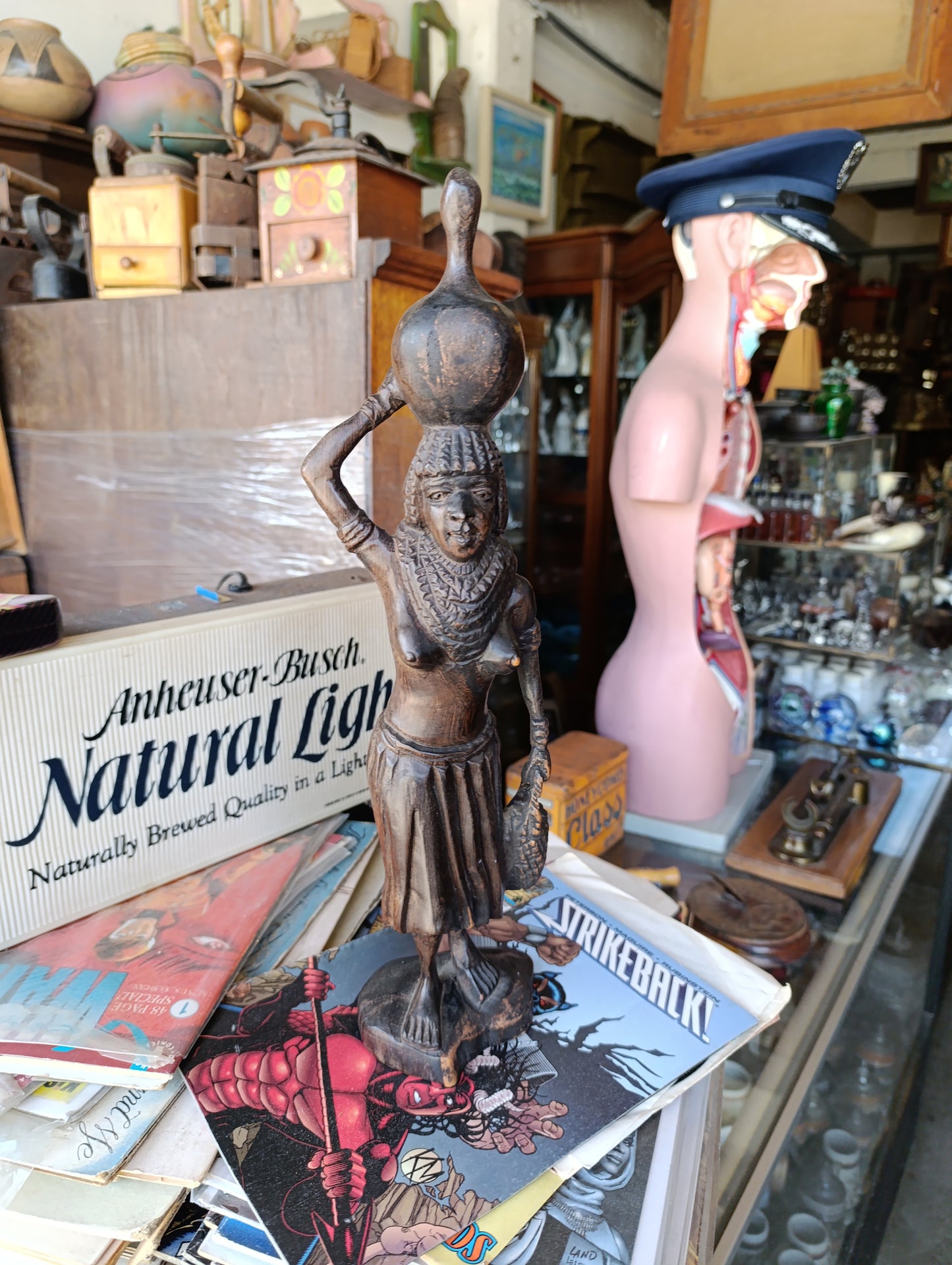 Estatua Africana de Madera | Campesina con Canasto en la Cabeza