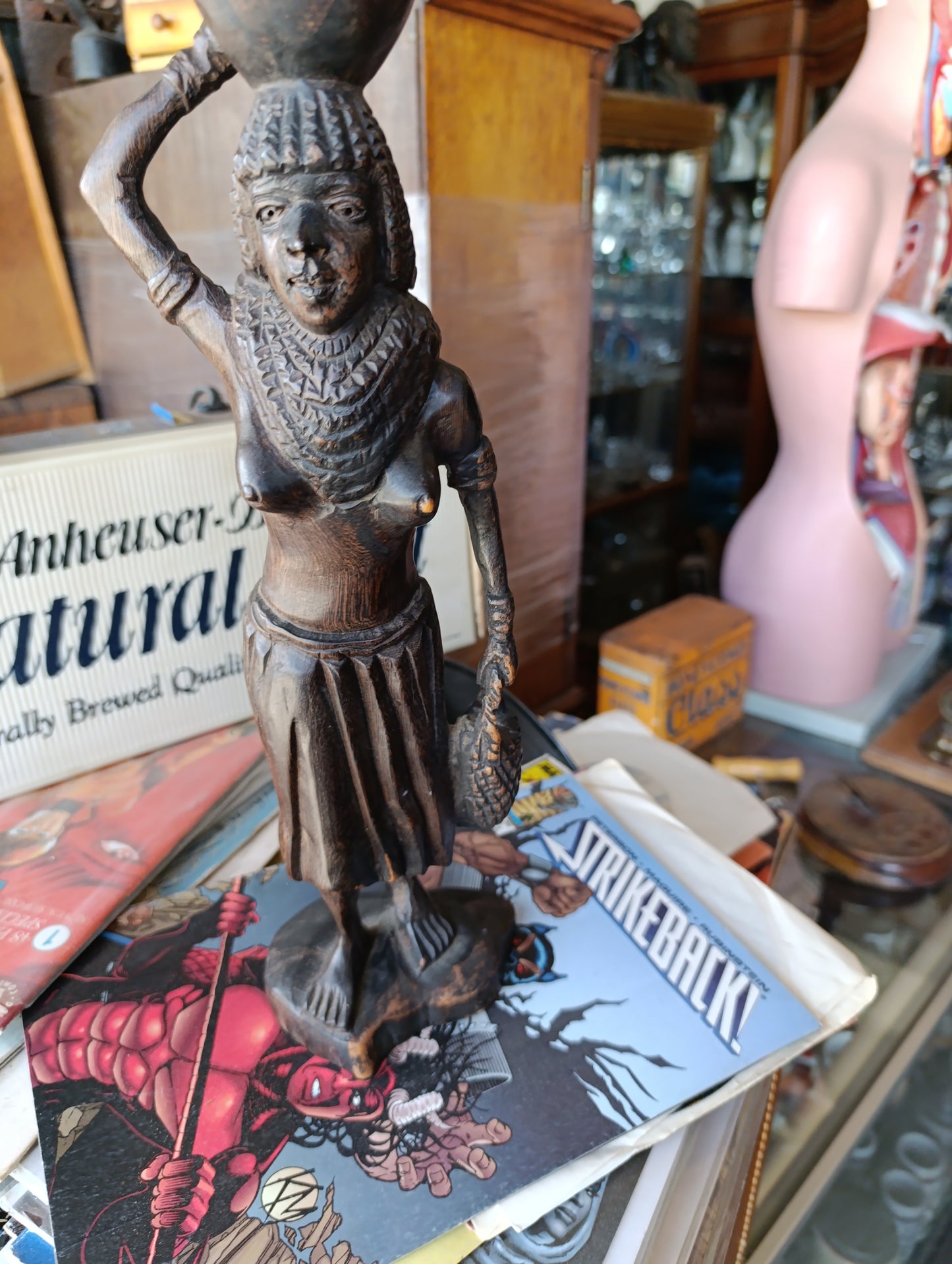 Estatua Africana de Madera | Campesina con Canasto en la Cabeza