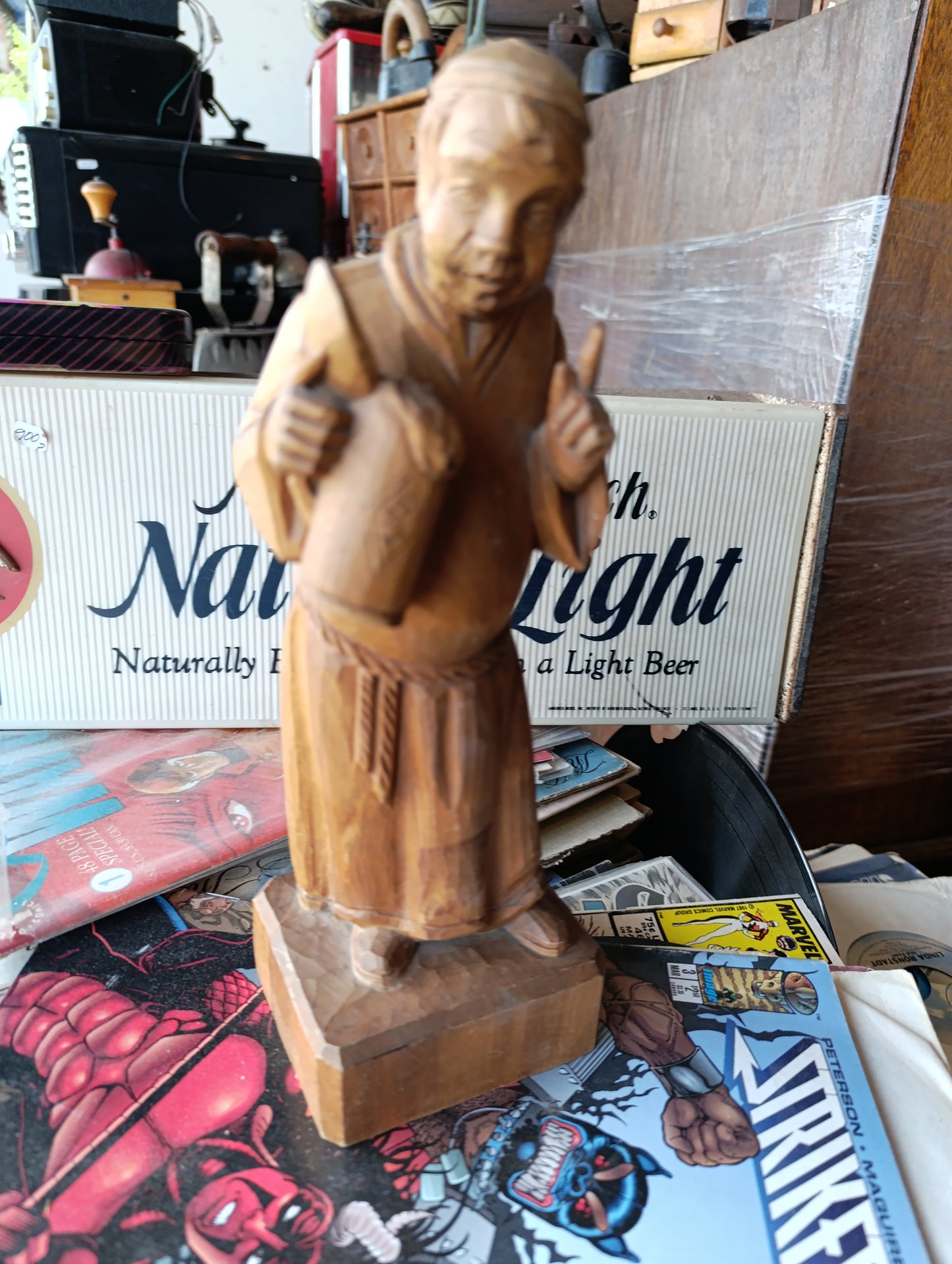Antigua Escultura China Tallada a Mano | Anciano en Madera Marrón