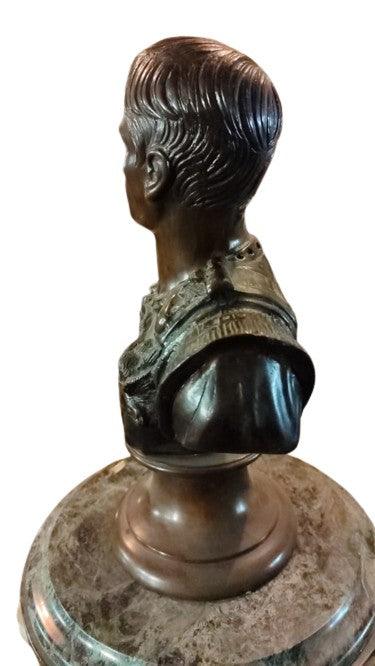 Busto de bronce del emperador Julio César