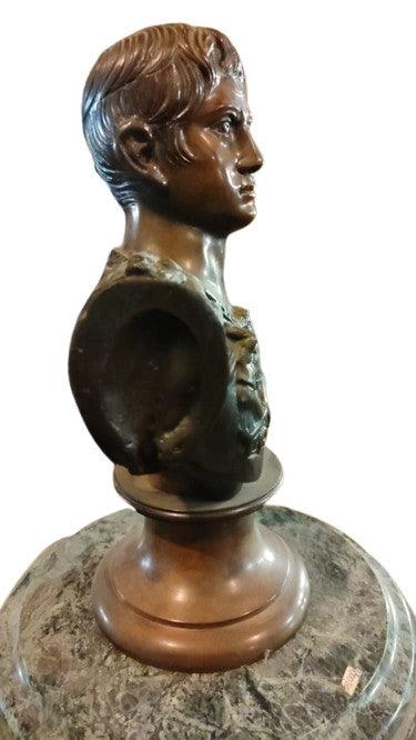 Busto de bronce del emperador Julio César